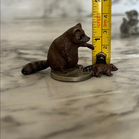 Vintage 80s Pewter raccoon mini trinket figures and a raccoon pin marked Marco - Picture 10 of 13